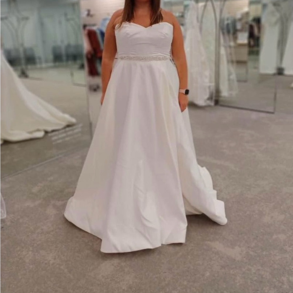 Strapless wedding dress- David’s Bridal NWT